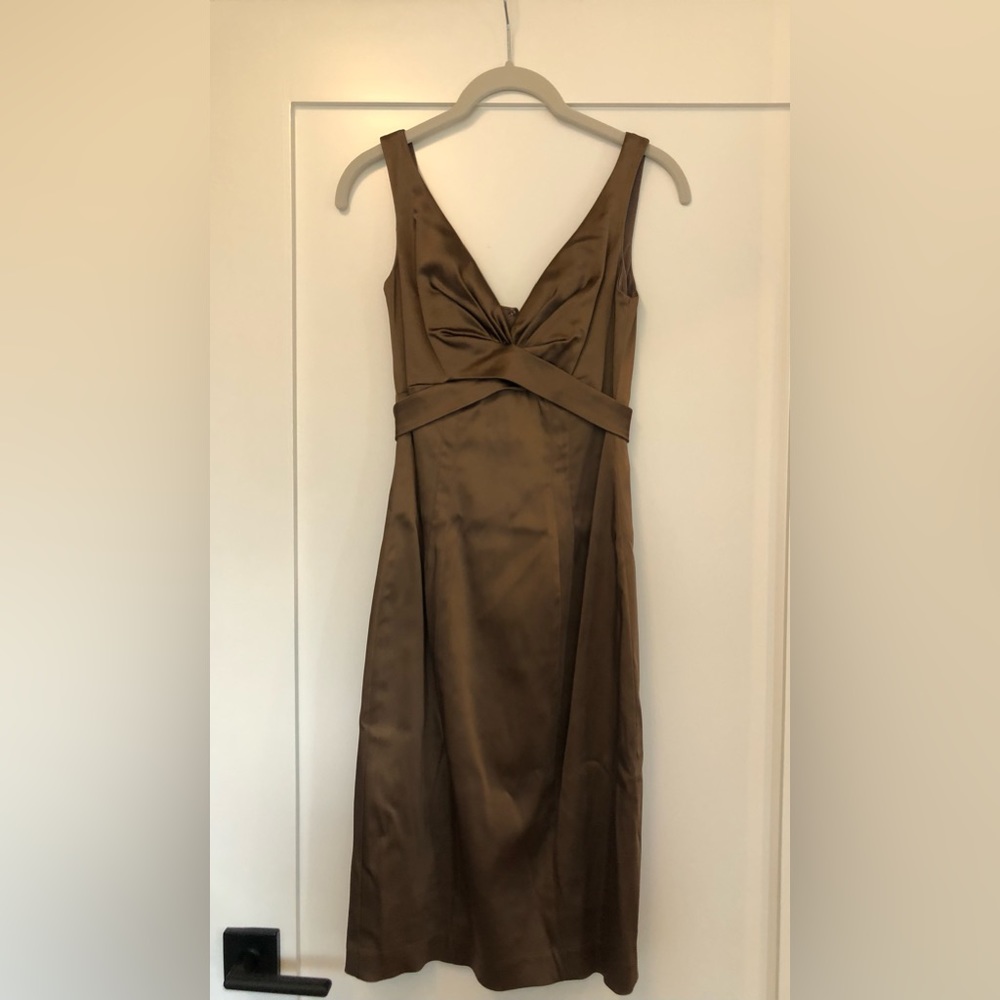 Gorgeous and fitted shimmery molasses-brown dress for any occasion! (size 4) 🤎